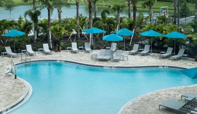 3 Modern King Studios w/Kitchens, Pool Bar & Breakfast | Port Canaveral