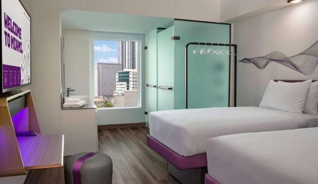 3 Modern Miami Rooms in Downtown, Rooftop Pool, Tech Perks & Beach Access!
