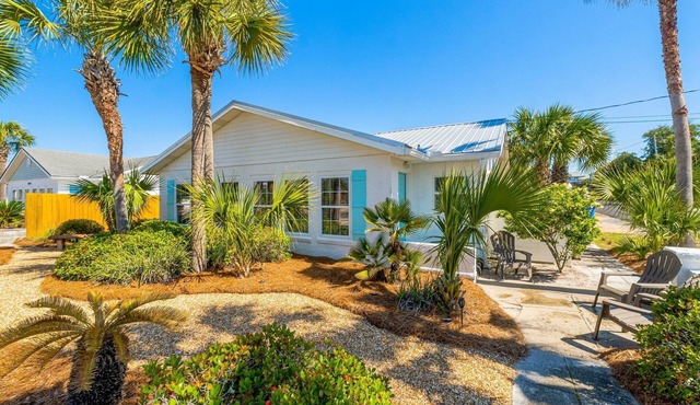 30 FEET to Beach @ Access #83 ~ Laguna's "Oleander East Cottage"