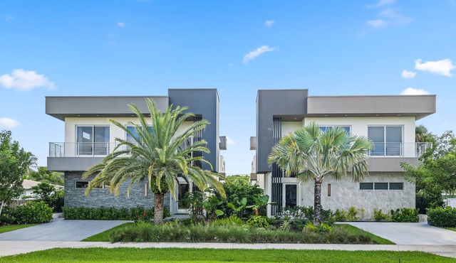 335 | Walk to the Ave | Sleeps 25 | Pool & Spa | FreeBee Zone | by DelrayNightly in Delray Beach