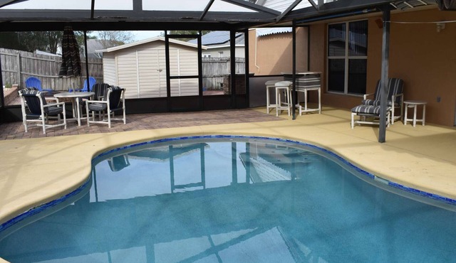3bed/2bath pool home, sleeps 8 guests, great location, private/sunny aspect.