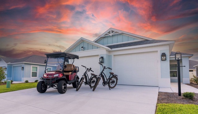 3BR 2B Courtyard Villa with Golf Cart & E-Bikes! Next to Eastport! in Sumterville