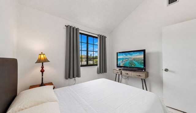 3BR Step-Free Entry 2 Free Parking Spots