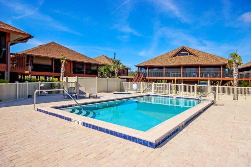 3BR Villa with Rooftop Sundeck, Gulf Views and Private Beach - Pet Friendly - Signal Inn 16