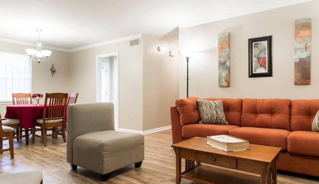 4 Bedroom 2 Bathroom Comfortable Furnished Home 4630 N fuller Pl