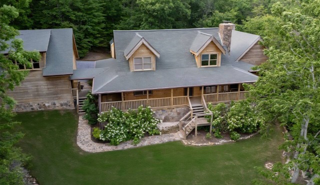 4-bedroom cabin in marvelous Cloud Land/20 acres of private land with trails in Menlo