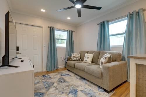 4 Mi to Beach & Rosemary Square: Convenient Home