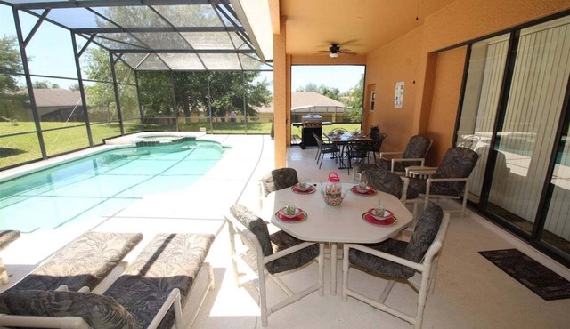 440 - 5-Bedroom Family Retreat with Pool, Spa & Game Room