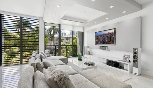 4BR Bay Harbor Modern Miami Oasis with Private Rooftop Pool