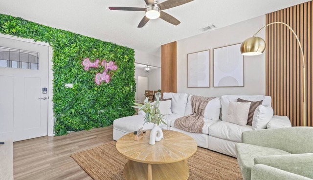 4BR Oasis | Jacuzzi/Gym & Game room | Sleeps 12!