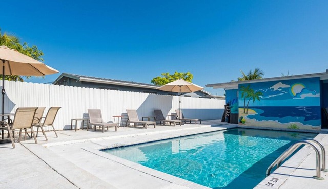 4BR Saltwater Pool · Ping-Pong & Outdoor TV Lounge