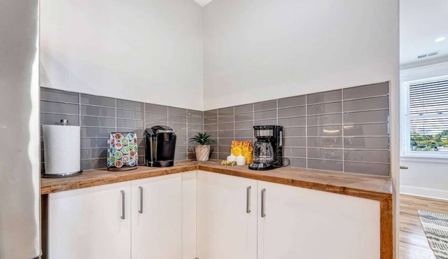 4th floor walk-up apartment with perfect mix of historic features with luxurious modern amenities! in Cincinnati