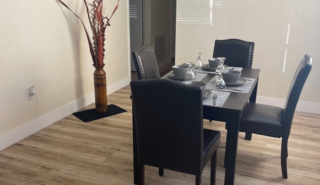5/3 Modern Home with high speed internet 5 Min to Airport,Highway,Beaches,office