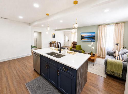 5 Bedroom Home Sleeps 10, Avondale Jacksonville, Ping Pong, Screened Porch, Parking
