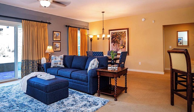 5112 pool front w/patio- hot tub- sleeper sofa- near historic district