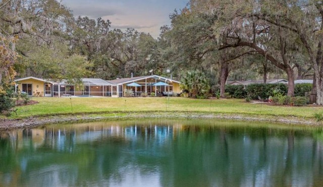 5BR UF Family Retreat with Private Pool, Pond, Game Room – Sleeps 10