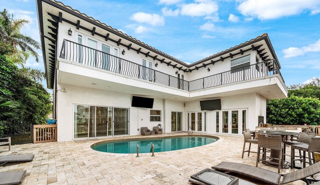 6BR Delray Beach Villa; 100 yards to the Public Beach; & 1 mile to Atlantic Ave in Delray Beach