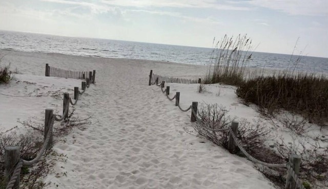 7 Min. Drive to Beach, Large Boat Parking, 2Blks from Boat Ramp , Pet Friendly.