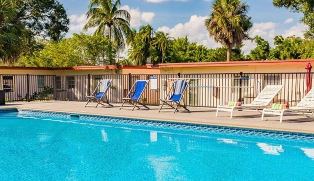 #8 Heated Pool, Large Yard, 1BR+sunroom/office