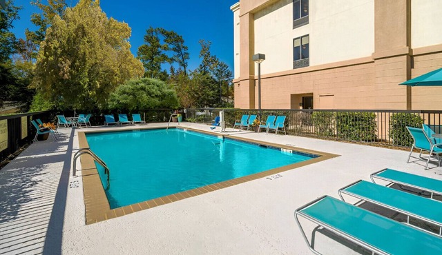 A Charming King Bed! With Free Breakfast in Opelika
