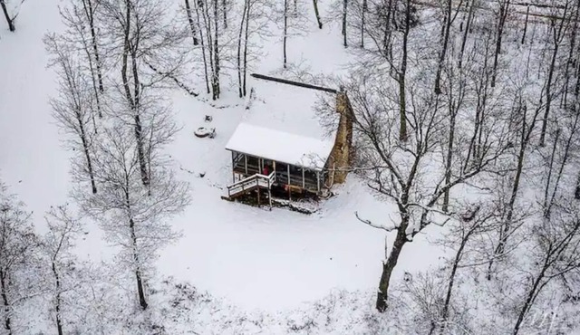 A Still Point Cabin- Cozy and Perfect in Compton