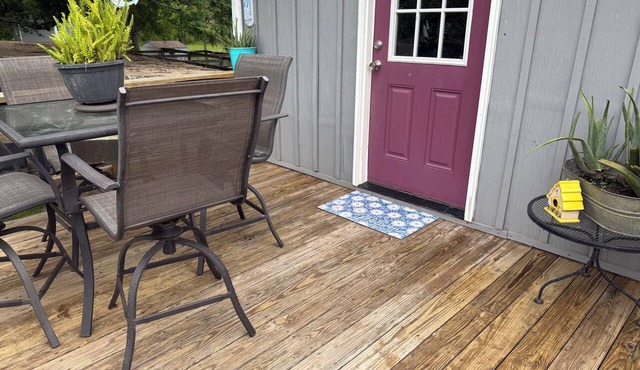 Adorable 1-bedroom barndo with AC in charming Lumberton