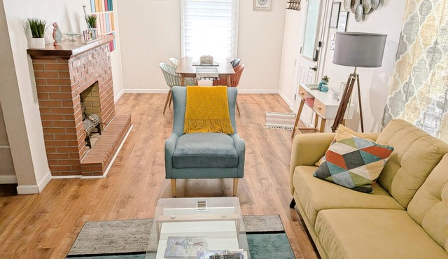Adorable 2 BR Bungalow Near DT, NAS, Beaches
