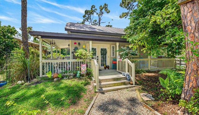Adorable Estero Cottage - Heated Pool/Spa - Sauna in Estero