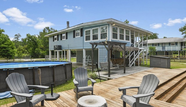 All the Summer Fun! Top Rated & Reviewed BSL w Pool , Deck, Dock & Water Access!