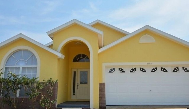 Amazing Pool Home With Spa, Games Room & Lake Views Close to WDW