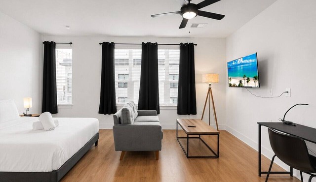 Amazing Studio | King Bed | Walk to Raymond James!