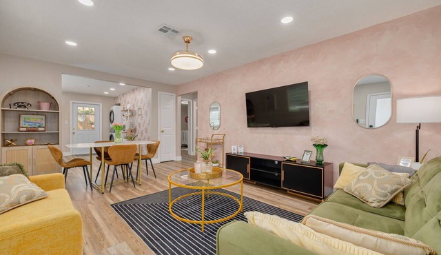 Amelia- 2BR Beach Villa with King Bed and Bikes in Largo