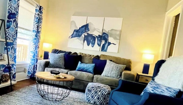 Aparthotel: Lopsy Blue -by Arena/Marshall/Hospital in Huntington