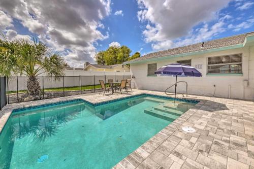Apollo Beach Gem w/Pool: 'The Flamingo House'