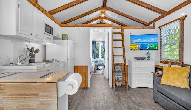 Aqua Lodge Rentals At Coconut Cay