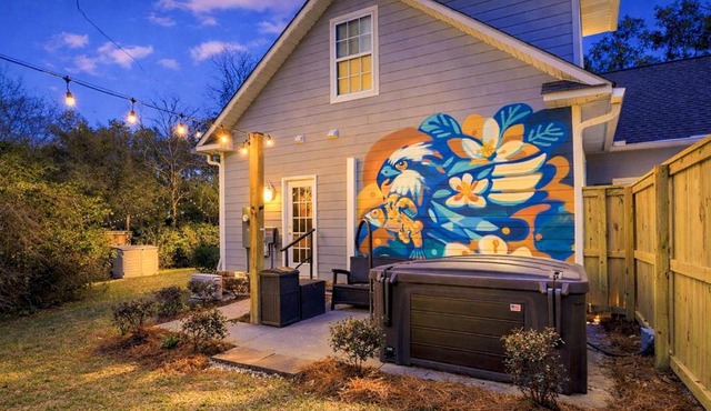 Artsy Downtown Retreat with Hot Tub