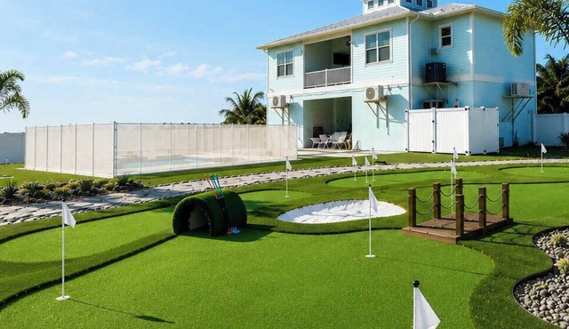 As seen on TV! Seaside Boca Pool + Sauna + Mini Golf + Spa in Placida