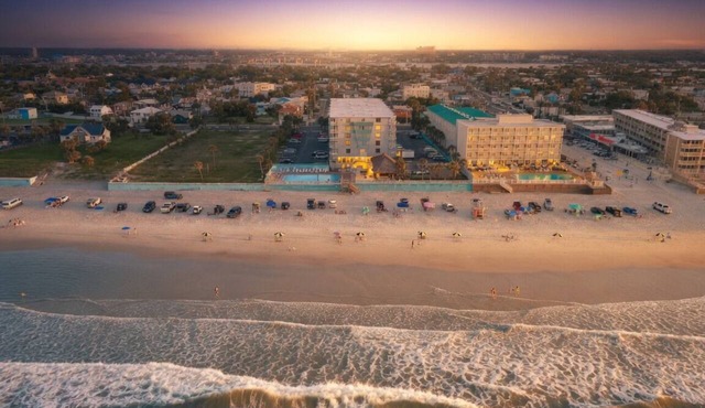 Atlantic Breeze Ocean View Condo Pool Sleeps 6 in Daytona Beach