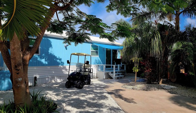Aug. Discount. Waterfront, Dock ,Kayak, Paddleboard,golf cart, bikes,