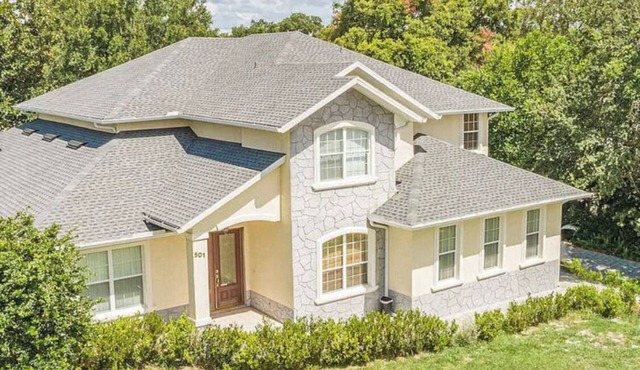 August offer: Group Getaway, up to Sleeps 22, 5BR, Huge Home 6-Car Parking in Deltona