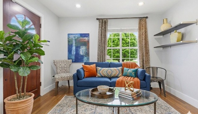 Authentic Central Austin Family Gem | Southern Charm Near Downtown ❤️ in Austin