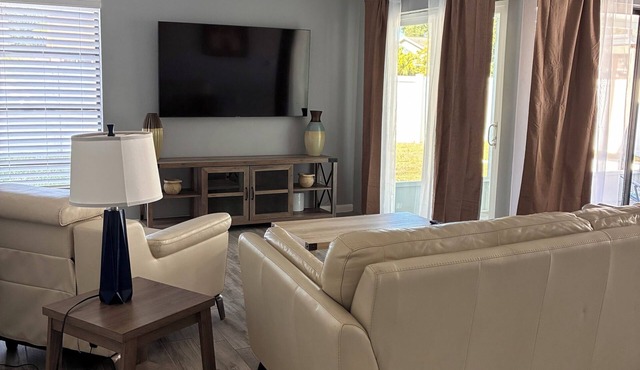 Awesome 2-bedroom house with AC in sunny Tampa