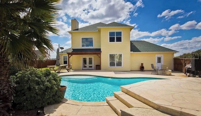 Backyard Oasis in Buda in Buda