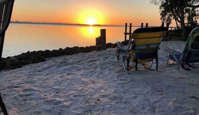 Bay Waterfront Mermaid's Retreat Delights! Great suite on desirable Manasota Key!