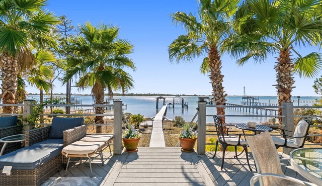 Bayfront Home , Pet-Friendly, Boat Access, Gorgeous Views & Relaxation! - Pirate's Cove