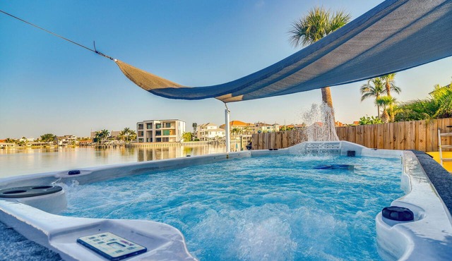Bayfront St Petersburg Home w/Hot Tub & Dock!