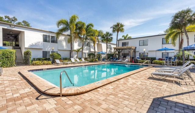 Bayshore Hideaway | Pool, Gym & Free Parking
