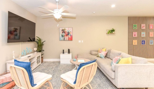 Beach Bliss, 5 MIN to BEACH-Game Room, Parking, AC