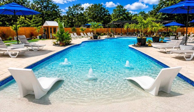 Beach Bum Estate Guesthouse & Studio Resort Pool Sauna Arcade for 12