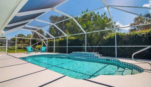 Beach Getaway (Pool & 2 King Beds)